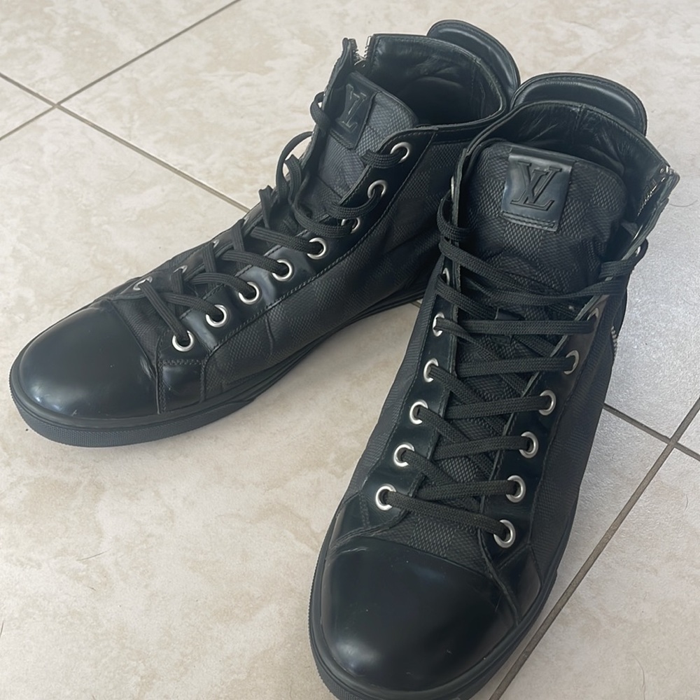 LV shoes - Picture 3 of 5